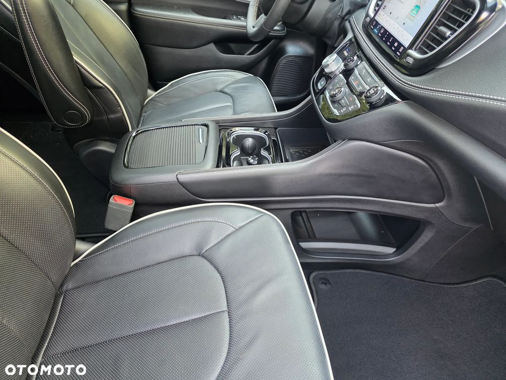 Chrysler Pacifica - 17