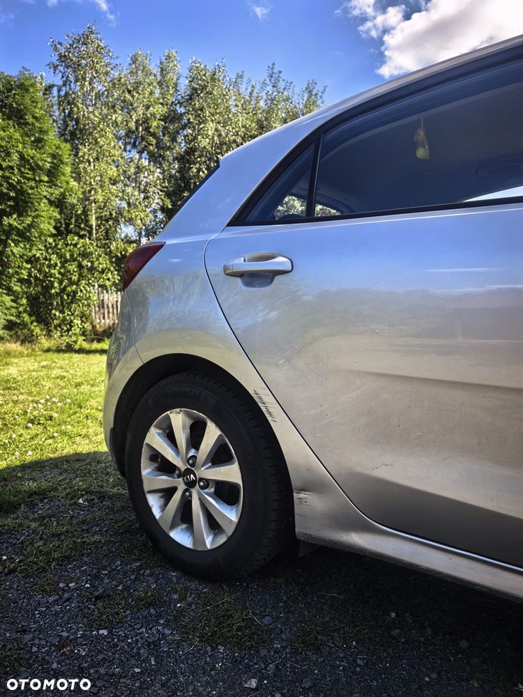 Kia Rio 1.2 L - 5