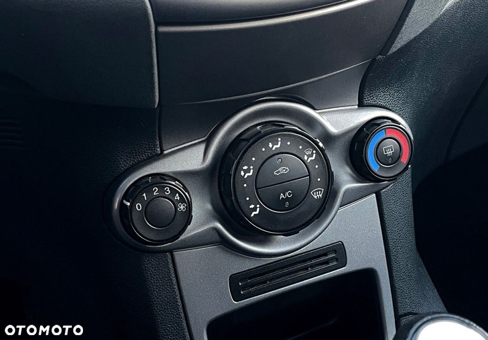 Ford Fiesta - 24