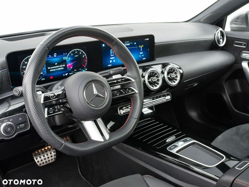 Mercedes-Benz Klasa A 220 4-Matic Progressive 8G-DCT - 7