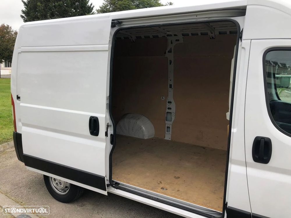 Peugeot Boxer 2.2 BlueHDi L2H2 Premium 140cv IVA / GARANTIA MARCA - 4