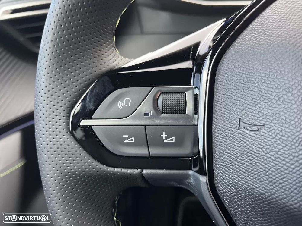 Peugeot e-2008 50 kWh GT - 16