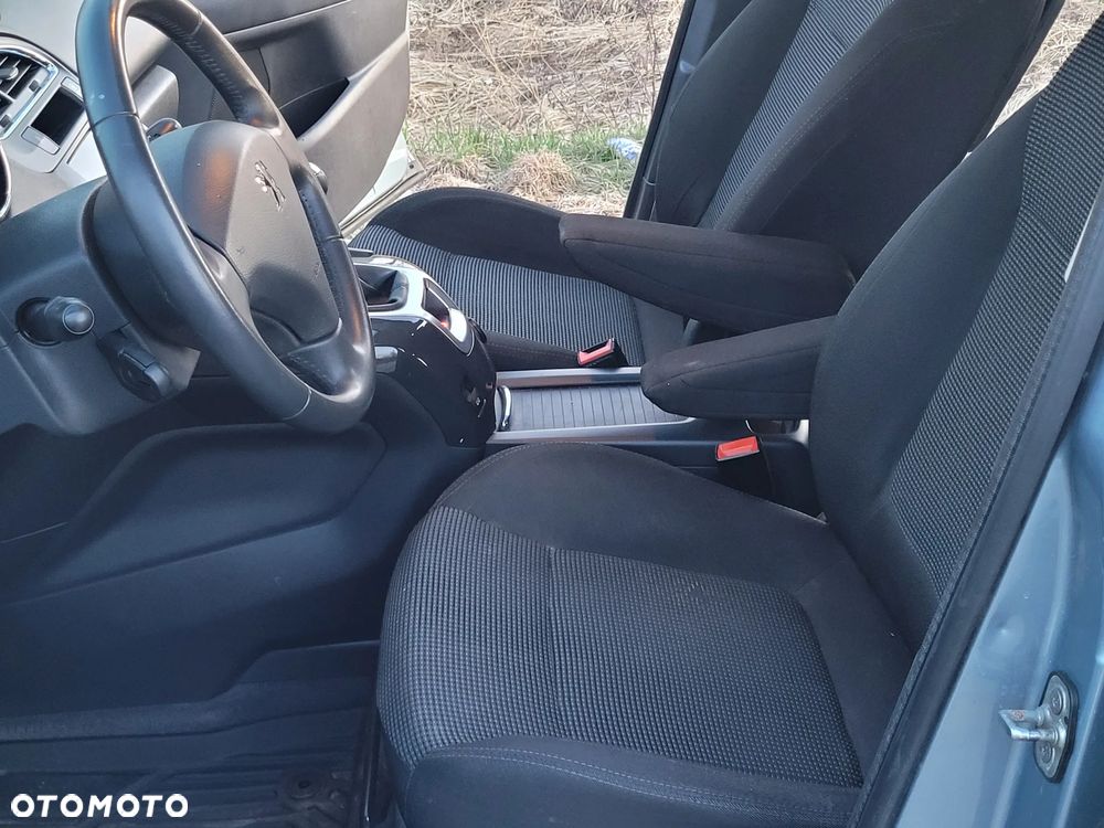 Peugeot 5008 HDI FAP 150 Family Plus - 8