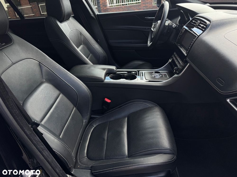 Jaguar XE D200 R-Dynamic SE - 18