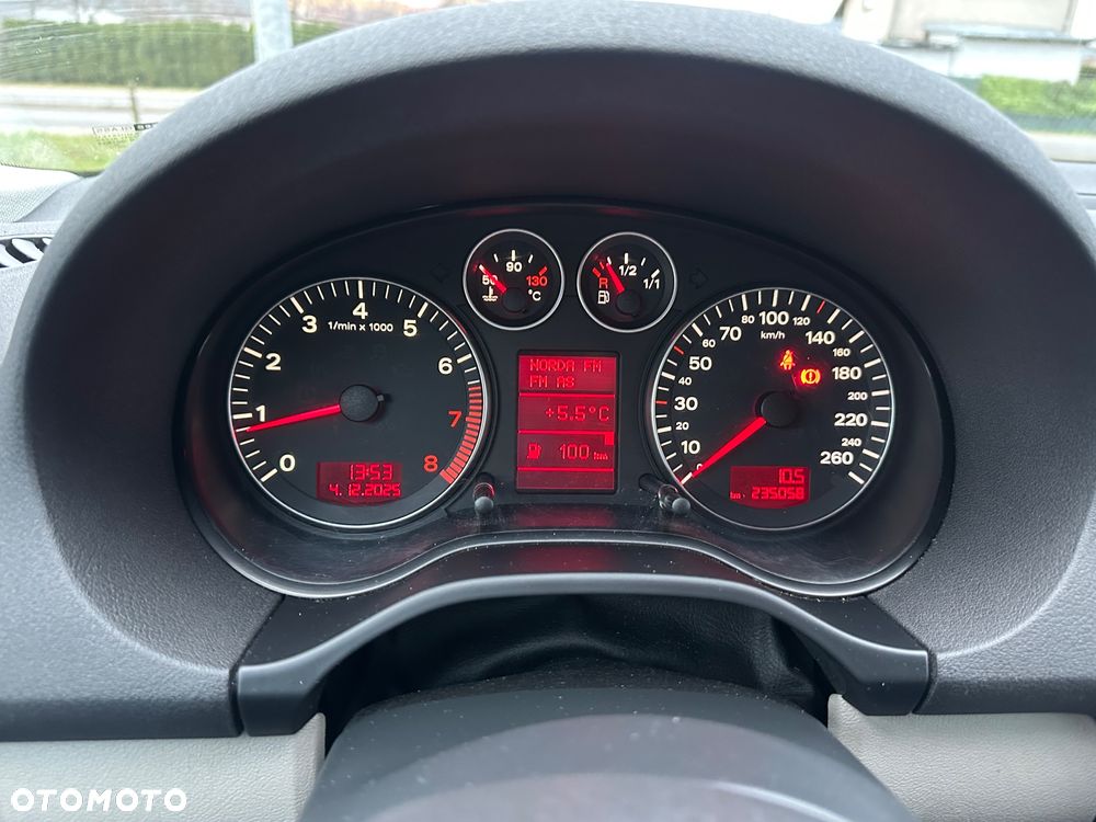 Audi A3 Sportback 1.8 TFSI Ambiente - 22