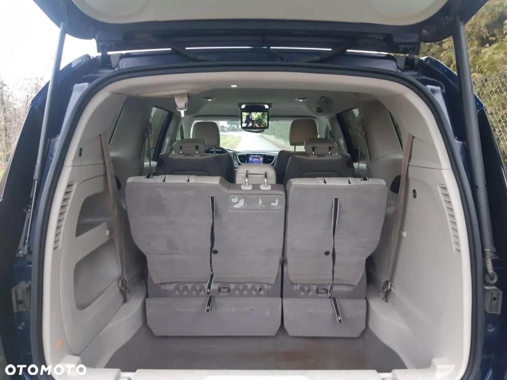 Chrysler Pacifica - 13