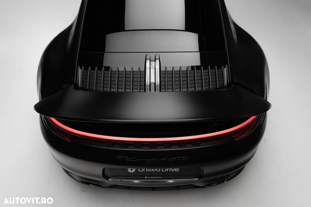 Porsche 911 4 GTS PDK - 9