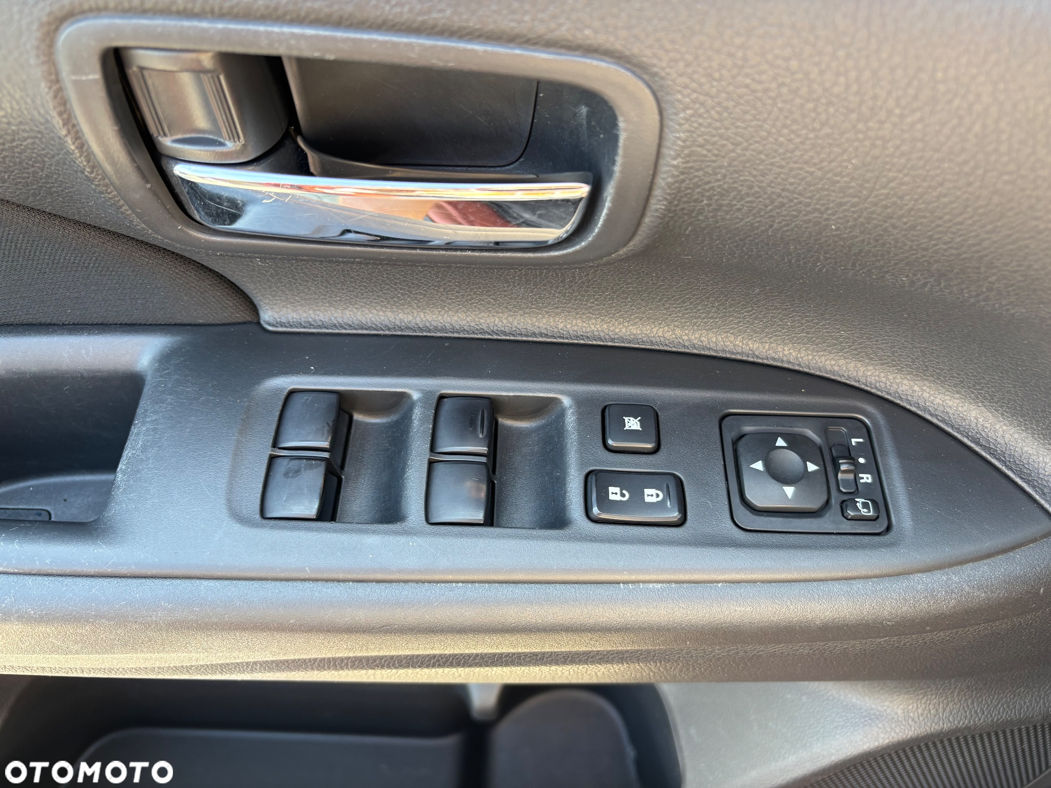 Mitsubishi Outlander - 26