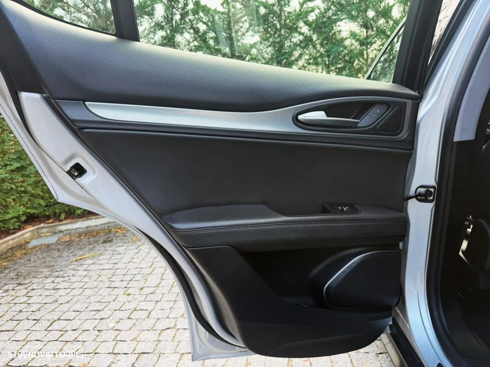 Alfa Romeo Stelvio - 25