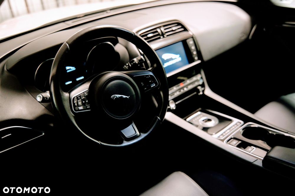 Jaguar F-Pace 35t AWD Prestige - 35