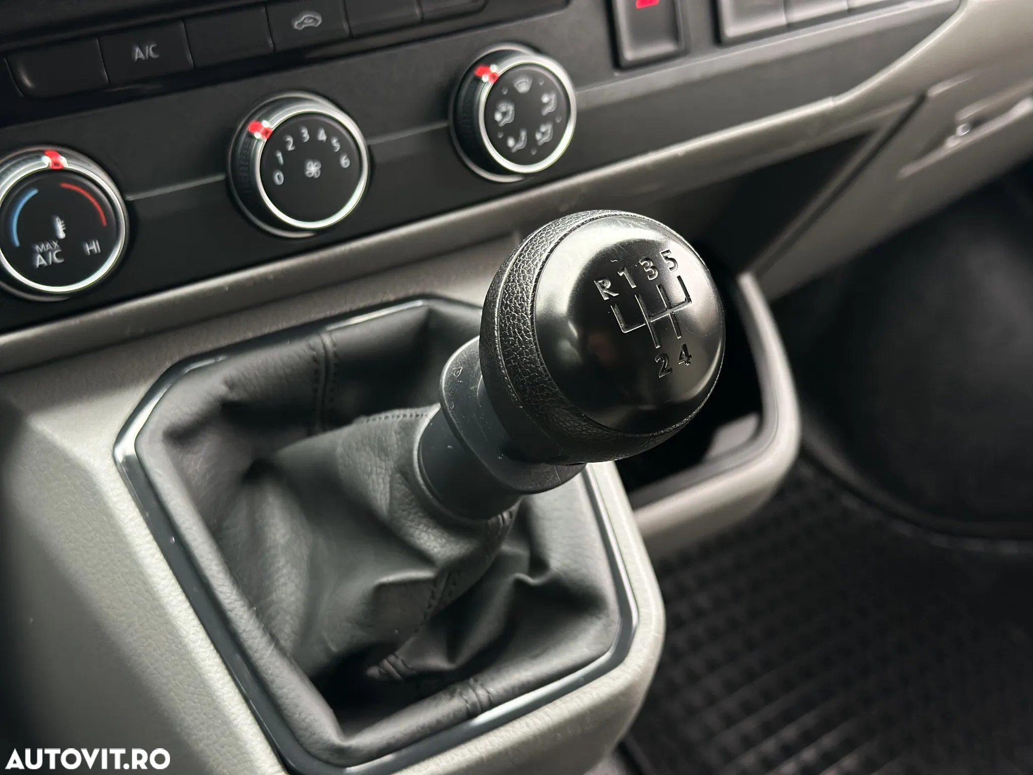 Volkswagen Transporter - 16