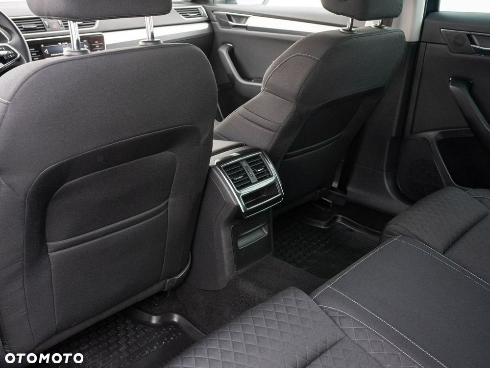 Skoda Superb 2.0 TDI Ambition DSG - 28