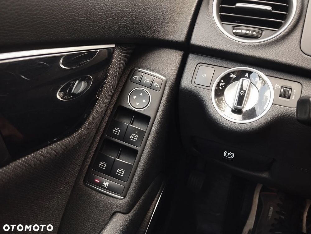 Mercedes-Benz Klasa C 180 T BlueEFFICIENCY - 27