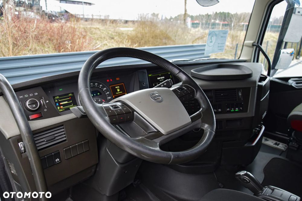 Volvo FH500 / NISKA KABINA / HYDRAULIKA / EURO 6 / ACC / LEDY / ALUFELGI / SERWISOWANY / SPROWADZONY - 23