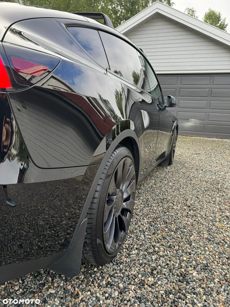 Tesla Y Long Range AWD - 4