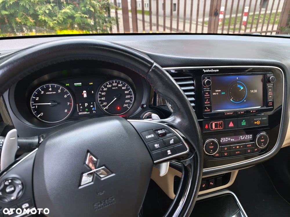 Mitsubishi Outlander 2.0 Instyle + 4WD CVT - 7