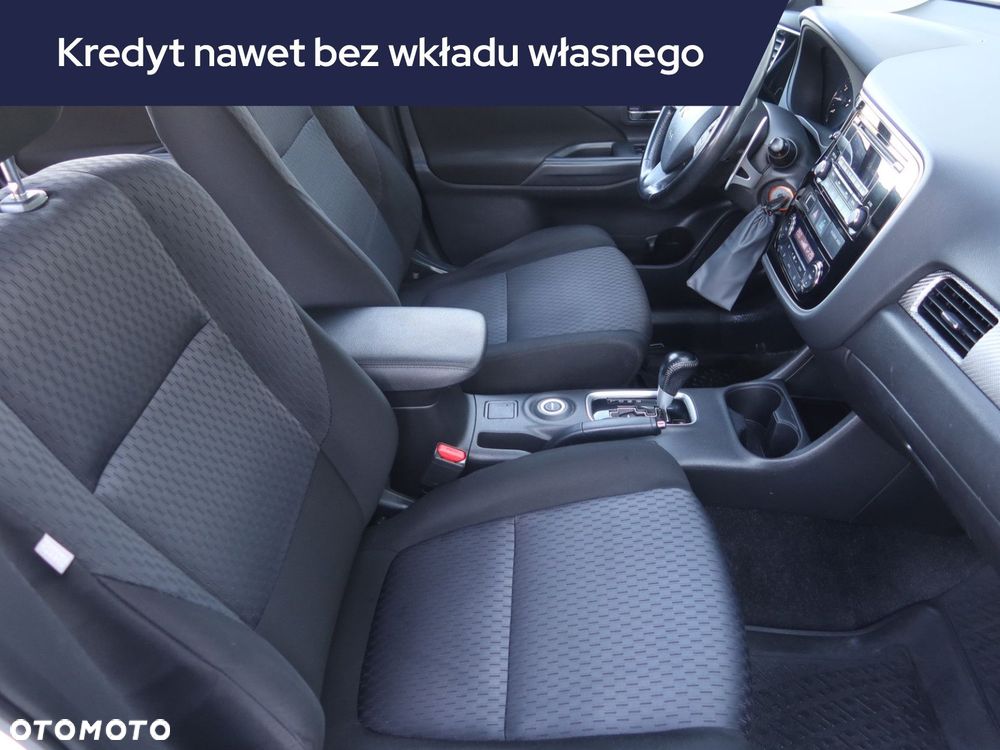 Mitsubishi Outlander - 11
