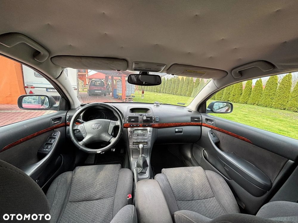 Toyota Avensis 2.0 VVT-i Sol - 10