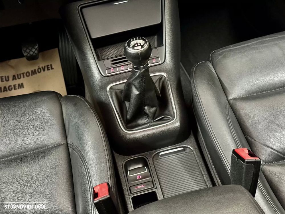 VW Tiguan 2.0 TDi Sport BlueMotion - 32