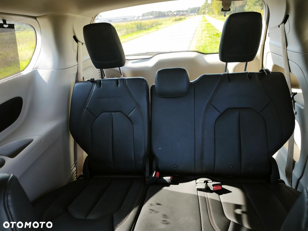 Chrysler Pacifica - 28