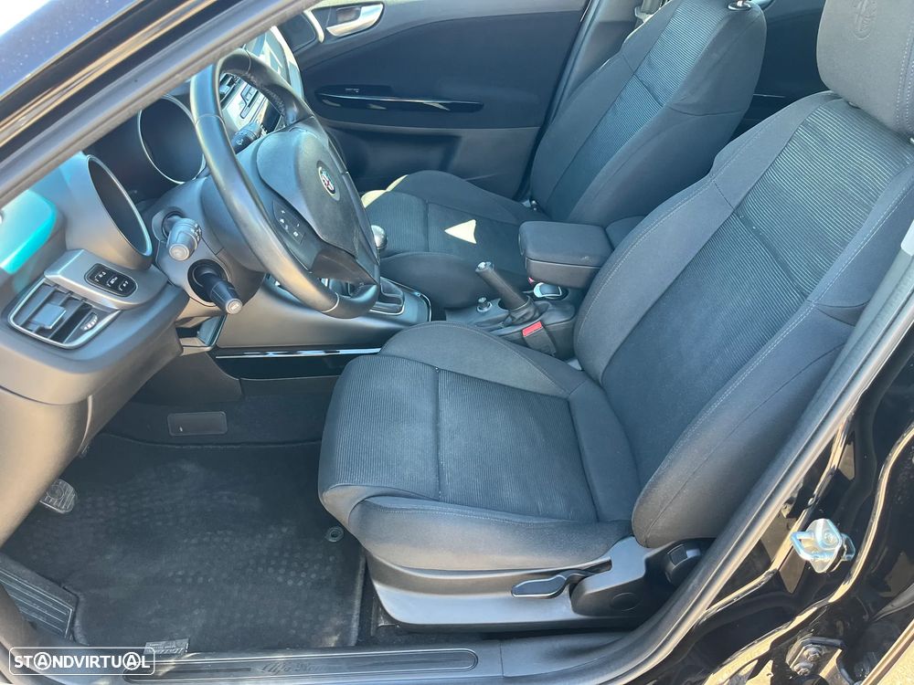 Alfa Romeo Giulietta 1.6 JTDm Distinctive - 10