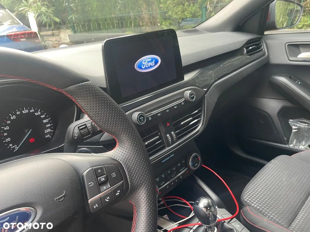 Ford Focus 1.5 EcoBoost ST-Line - 12