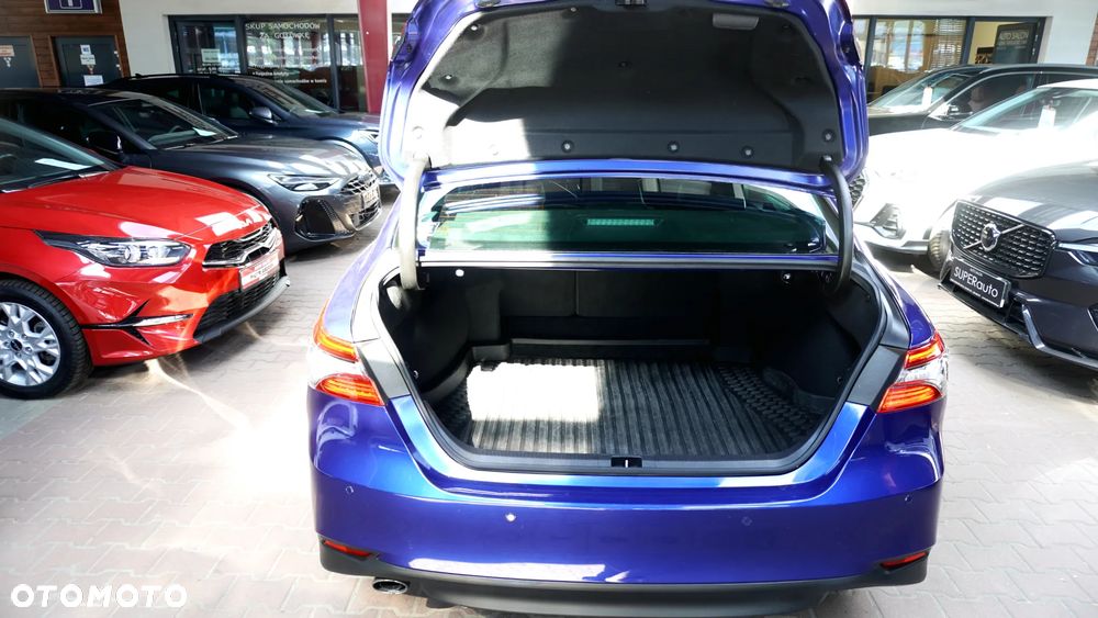 Toyota Camry 2.5 Hybrid Executive CVT - 14