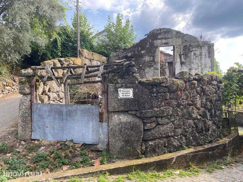 Casinha para reconstruir no GERES