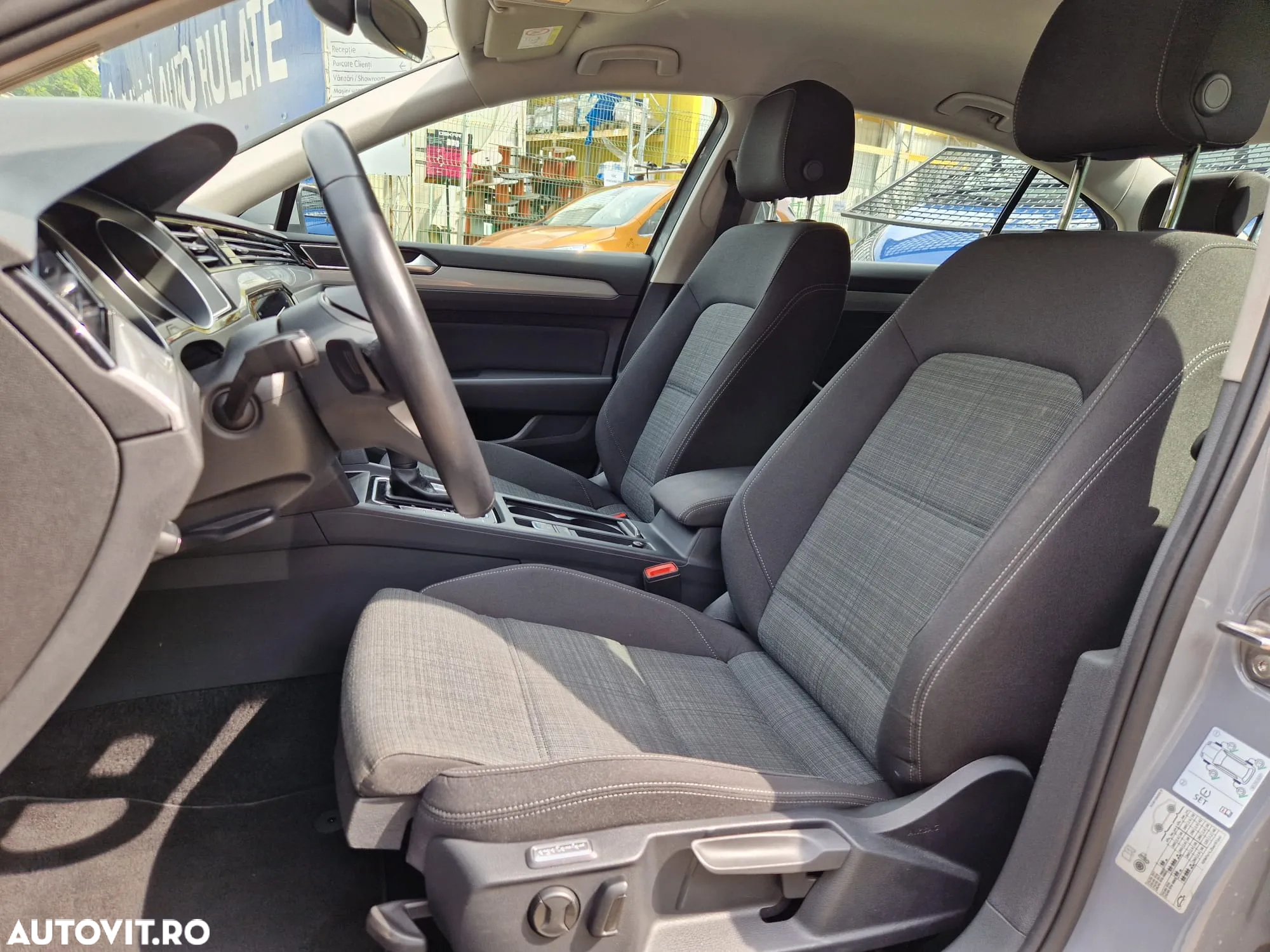 Volkswagen Passat 2.0 TDI DSG Comfortline - 9
