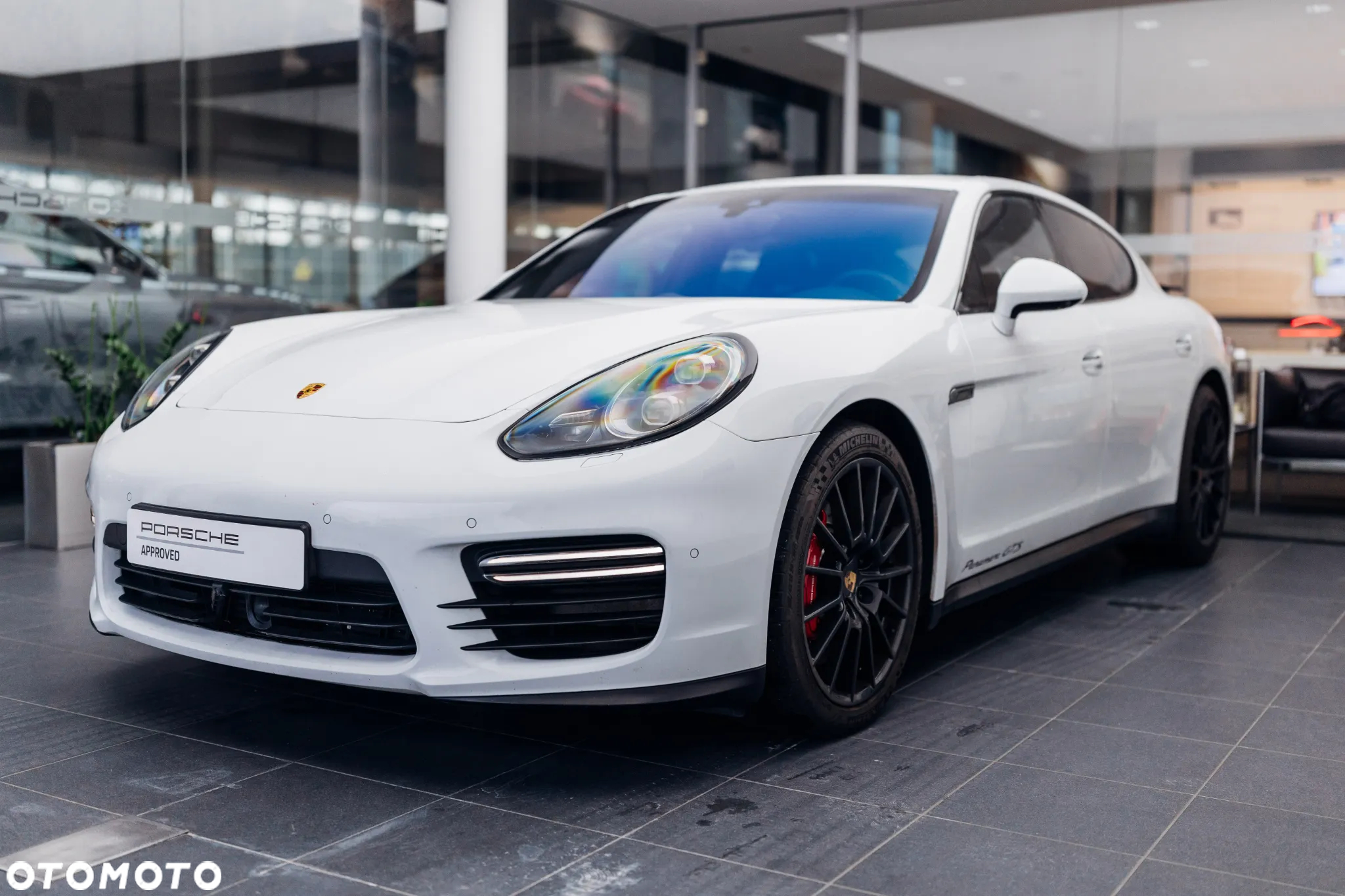Porsche Panamera GTS - 4