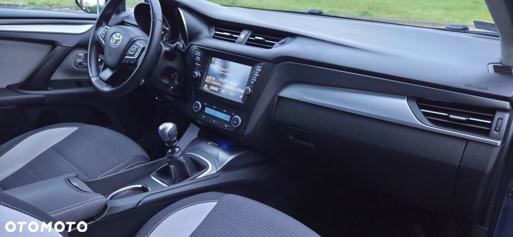 Toyota Avensis 2.0 D-4D Premium - 35