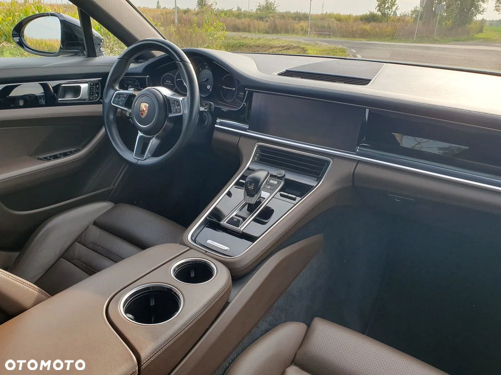 Porsche Panamera 4S - 16