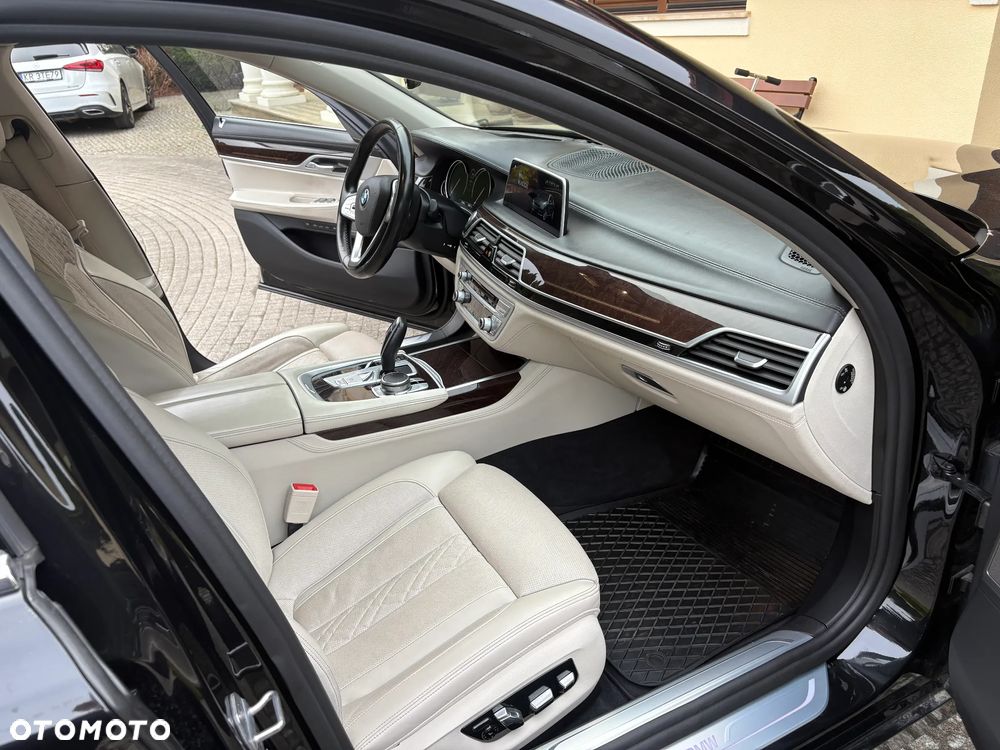 BMW Seria 7 750i xDrive - 6