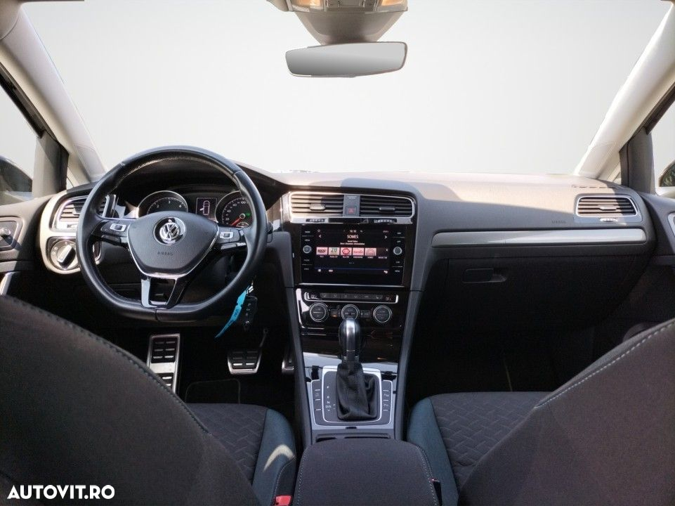 Volkswagen Golf - 14