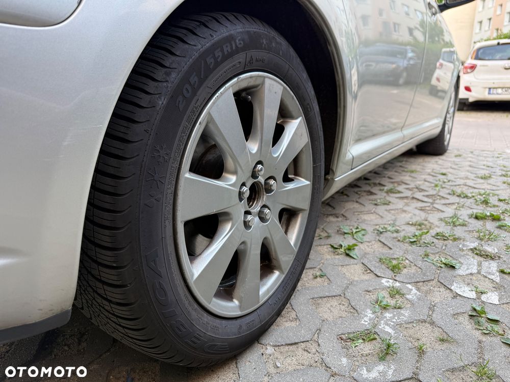 Toyota Avensis 1.8 VVT-i Sol - 13