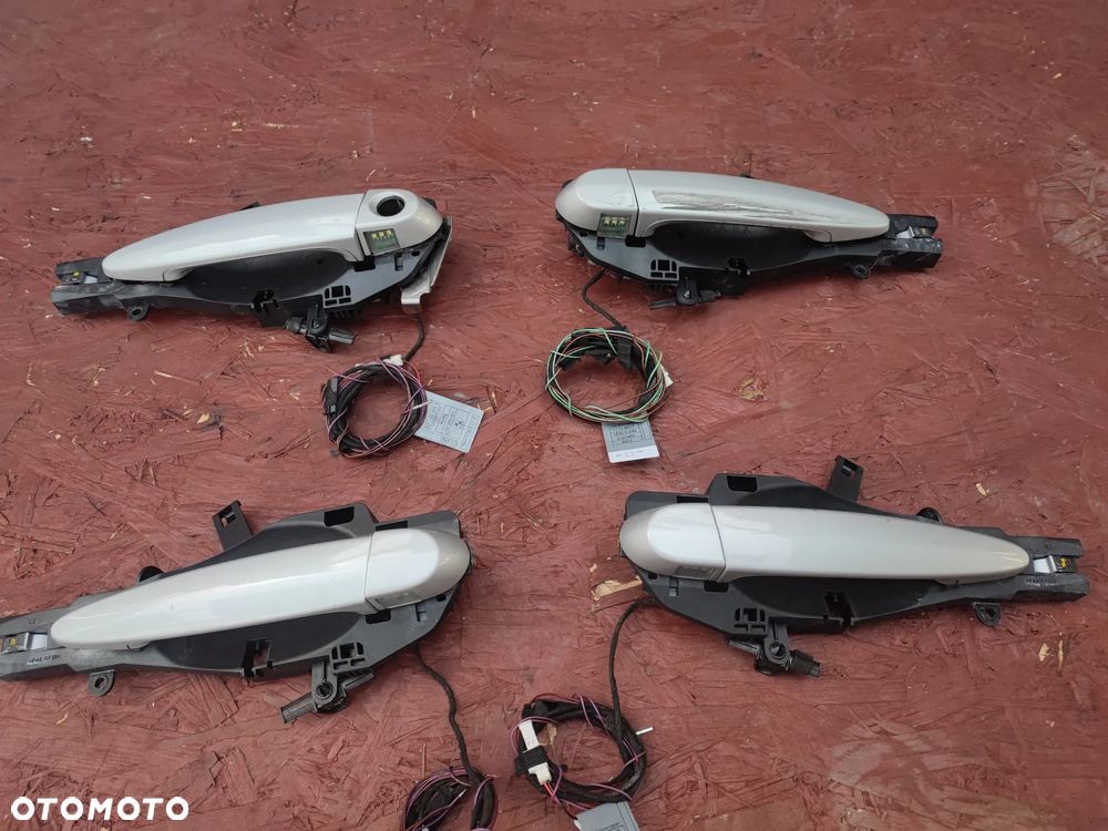 BMW E91 / E90 / E91LCI / E90LCI ORYGINALNY KOMPLET PODŚWIETLANYCH KLAMEK, KLAMKI LED ZESTAW DOPOSAŻENIA W KOLORZE TITANSILBER + WIĄZKA + MOCOWANIA EUROPA O NR. 6 936 591 / 51 21 7 199 838 / 51 21 7 207 540 / 51 21 7 207 561 / 51 21 7 162 439 OEM