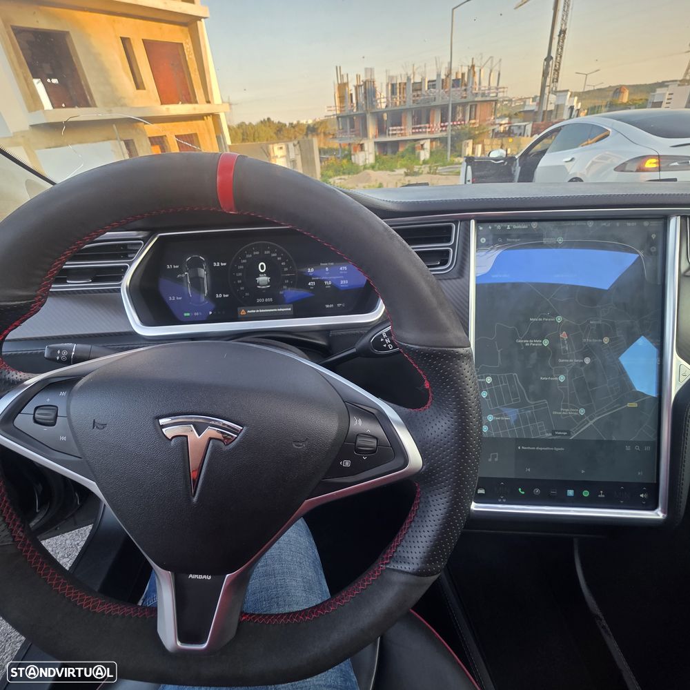 Tesla Model S - 8