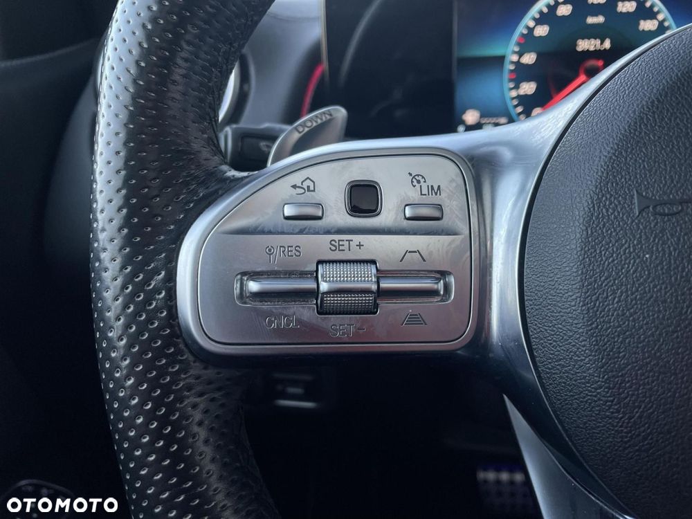 Mercedes-Benz GLB - 16