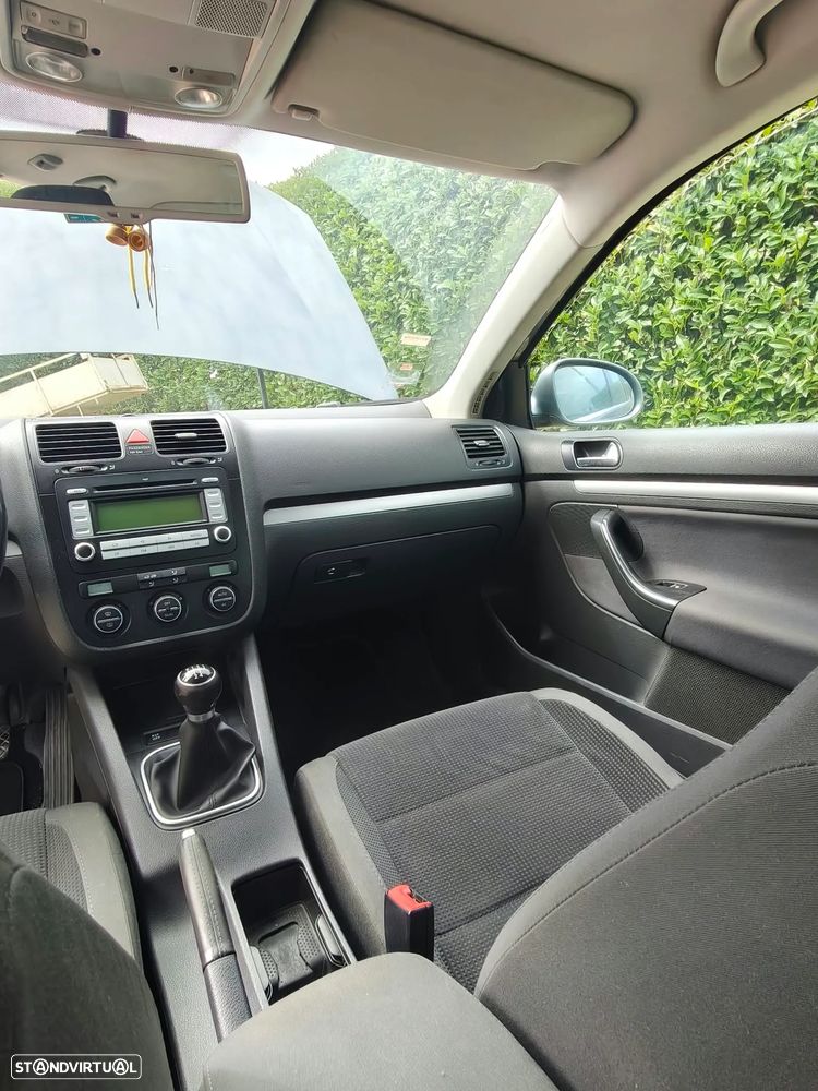 VW Jetta 1.9 TDi Confortline - 9