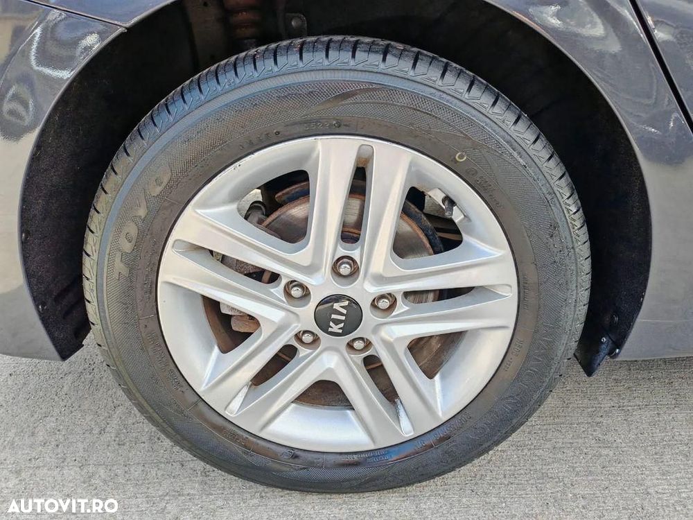 Kia Ceed - 9