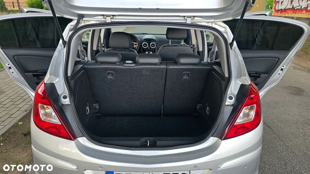 Opel Corsa 1.4 16V Cosmo - 27