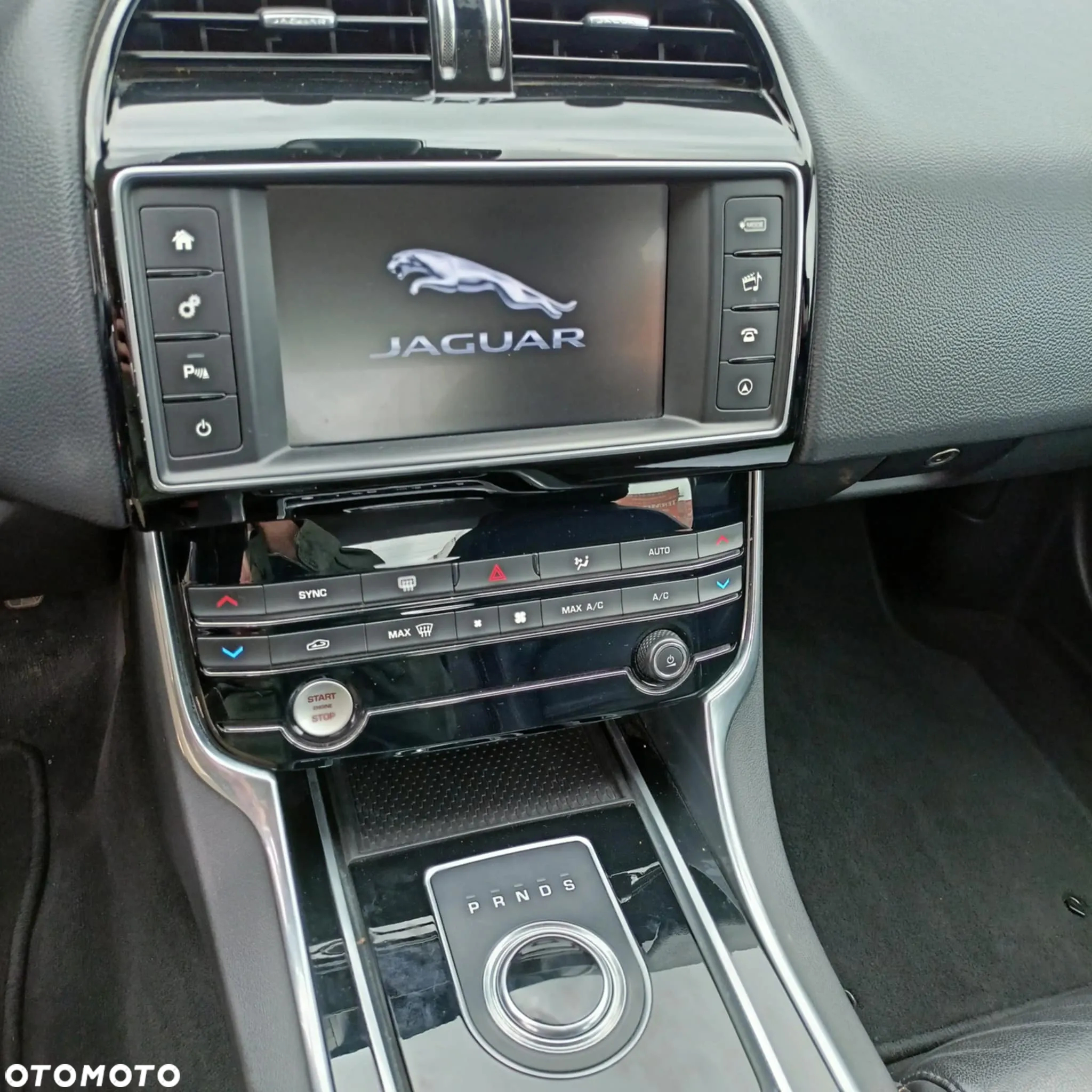 Jaguar XE 2.0 D AWD Prestige - 14
