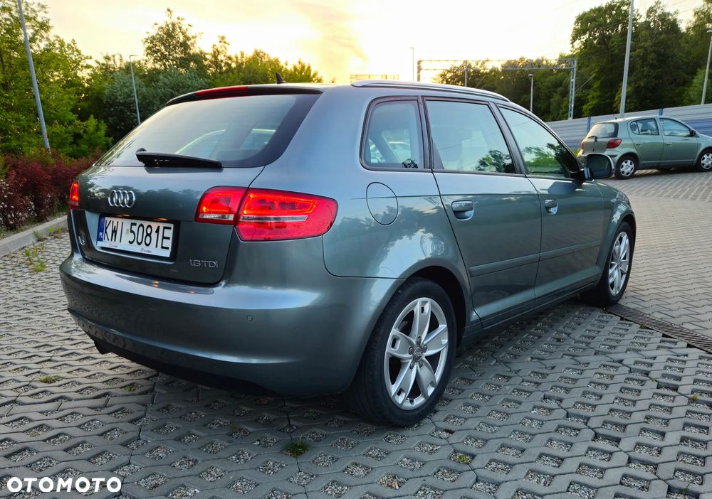 Audi A3 Sportback 1.6 TDI DPF Ambiente - 2