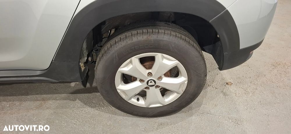 Dacia Duster TCe 100 Essential - 17