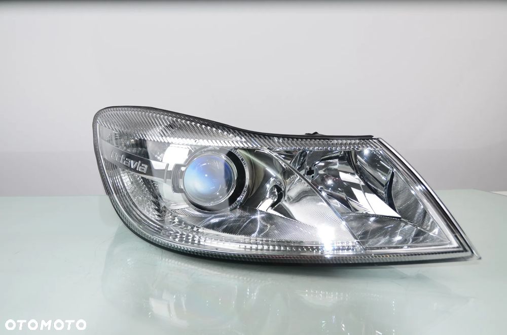 SKODA OCTAVIA II FACELIFT XENON 1Z1941016G z modułami Prawy Przedni Oryginał - 1