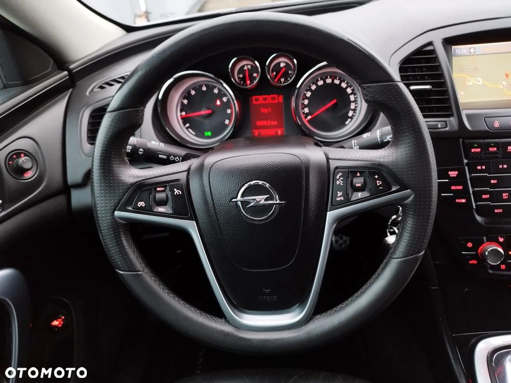 Opel Insignia 2.0 Turbo Sports Tourer 4x4 Automatik Cosmo - 26