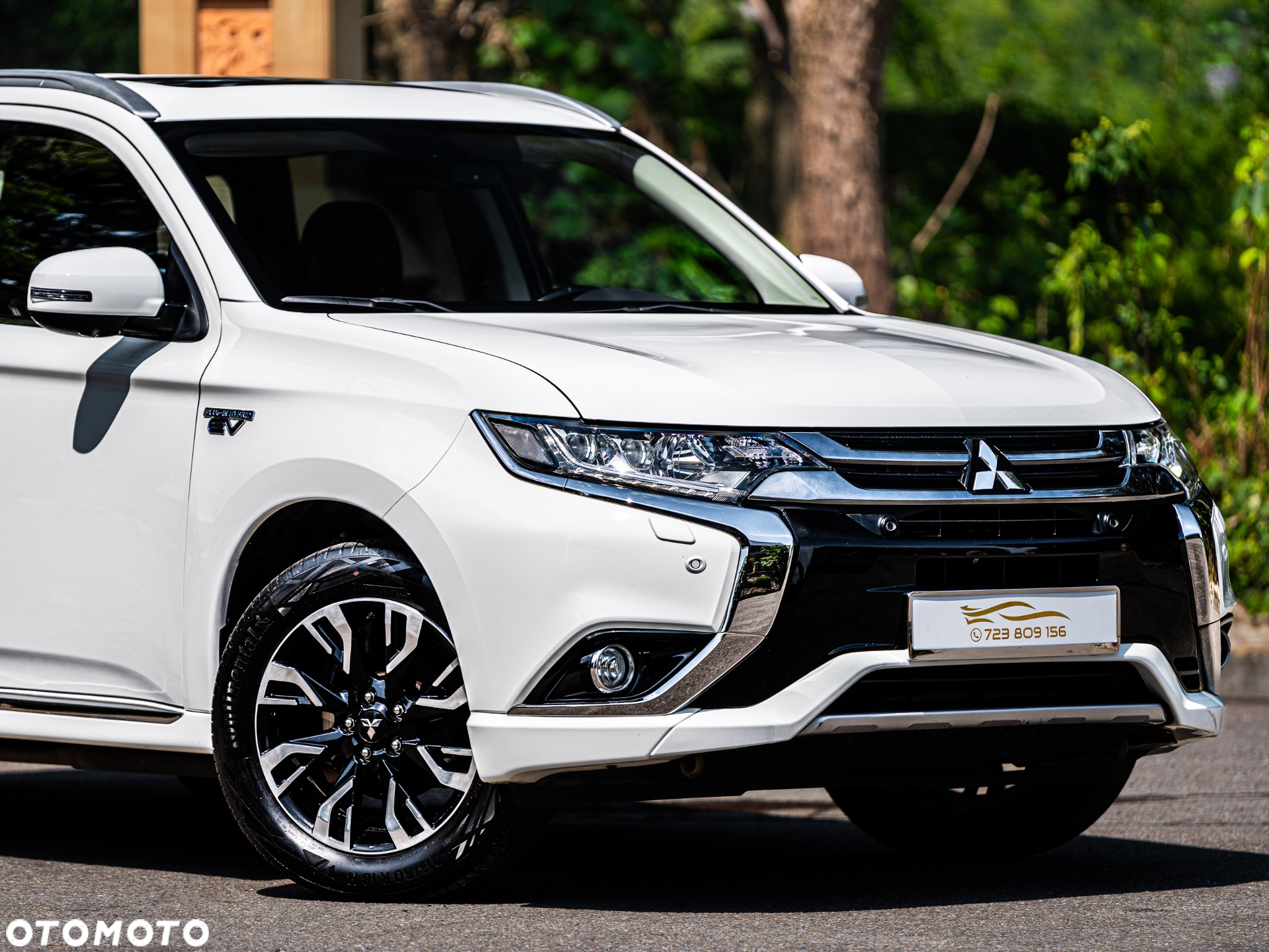 Mitsubishi Outlander 2.0 4WD Plug-In Hybrid Plus - 16