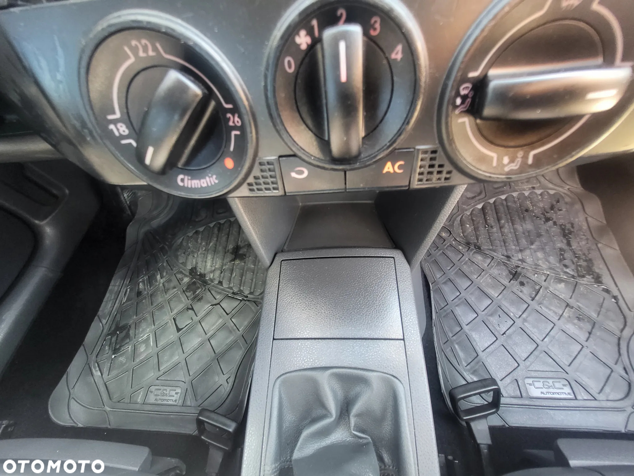 Volkswagen Polo - 12