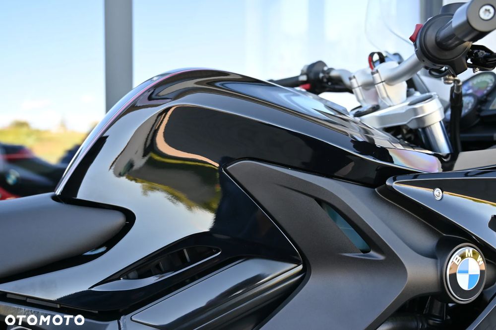 BMW F - 19