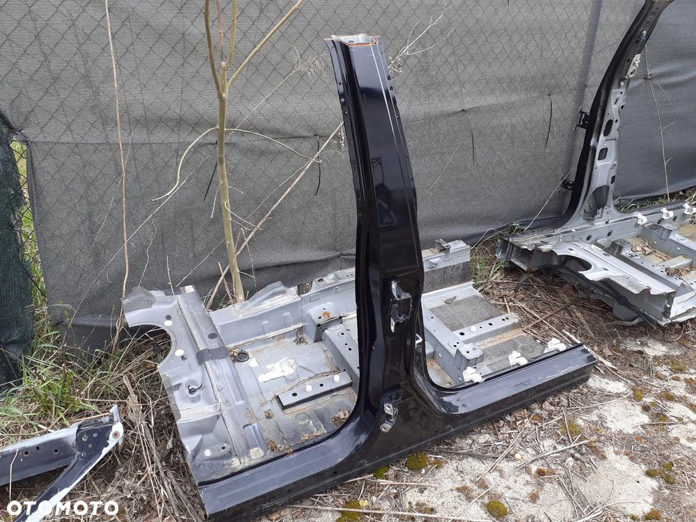 12244 Słupek próg prawy Nissan X-TRAIL T32 14- - 3